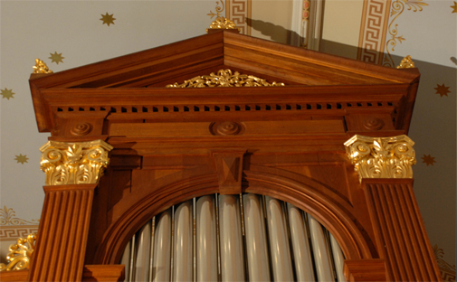 Kapitelle des Prospekts der Kuhn-Orgel in Schleitheim